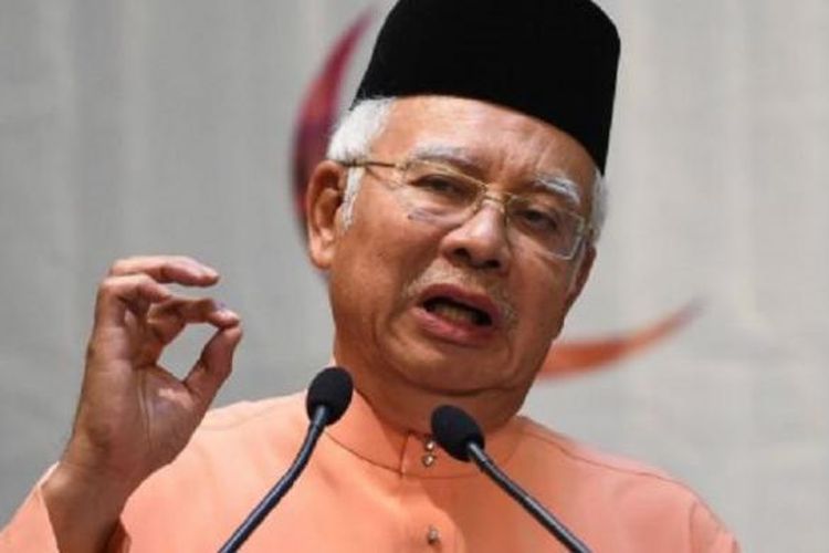 Perdana Menteri Malaysia Najib Razak berkali-kali menolak tuntutan untuk mundur dan mengaku tak melakukan kesalahan.