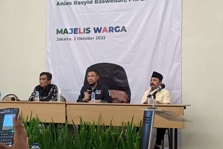 Sekelompok orang mengatasnamakan Majelis Warga melakukan deklarasi Gubernur DKI Jakarta Anies Baswedan sebagai Calon Presiden 2024 di Menteng, Jakarta Pusat, Minggu (2/10/2022).