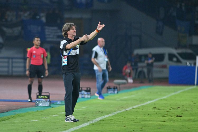 Tatap Super League 2026-2027, Pieter Huistra Tegaskan PSS Sleman Masih Berburu Pemain