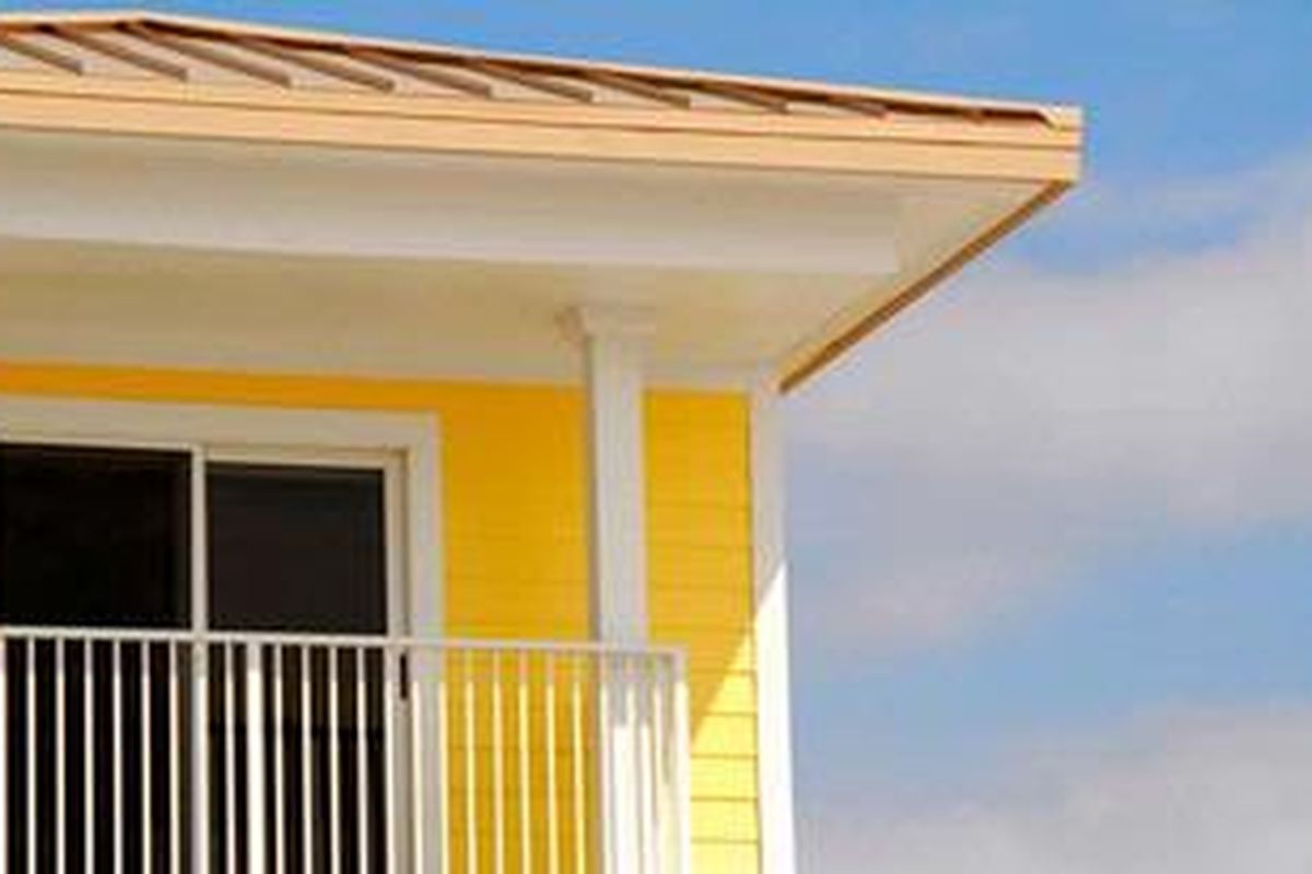 Sesuai namanya, sliding window atau jendela geser dibuka tutup dengan cara digeser secara horizontal. Untuk mengoperasikannya dibutuhkan rel pada bagian atas dan bawah kusen jendela.