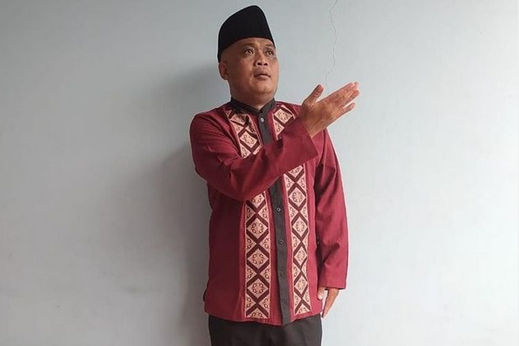 Pelawak Sapri Pantun.