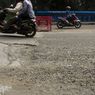 Mulai Sering Hujan, Pahami Cara Aman Melewati Jalan Rusak dan Berlubang
