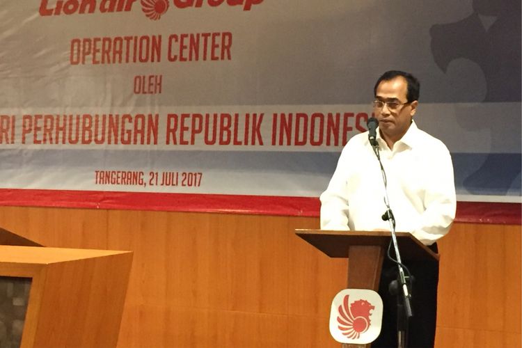 Menteri Perhubungan Budi Karya Sumadi saat meresmikan gedung Operation Control Center Lion Air Group di Tangerang, Jumat (21/7/2017) sore.