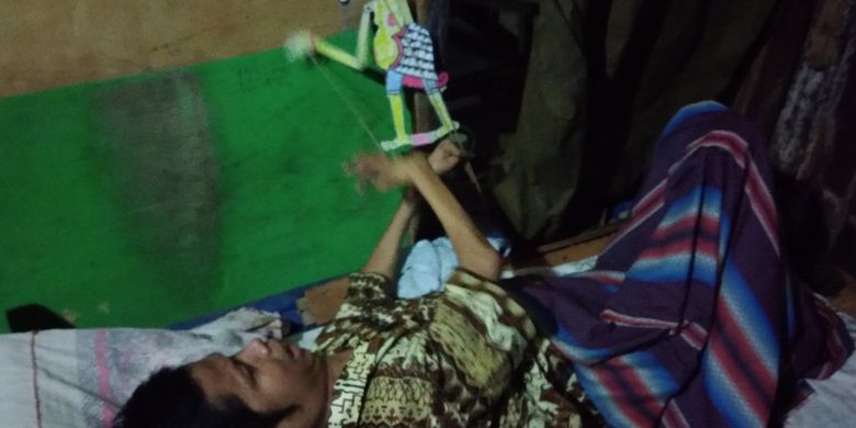 Kisah Untoro Yang Mengharukan 34 Tahun Mengajar Gratis Dari Tempat Tidur 1 Halaman All Kompas Com