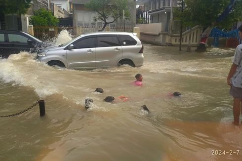 Batas Aman Mobil Boleh Menerobos Banjir yang Benar