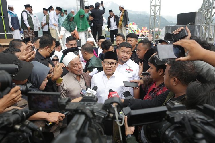Cawapres nomor urut 1 Muhaimin Iskandar di Wonosobo, Jawa Tengah, Sabtu (27/1/2024). 