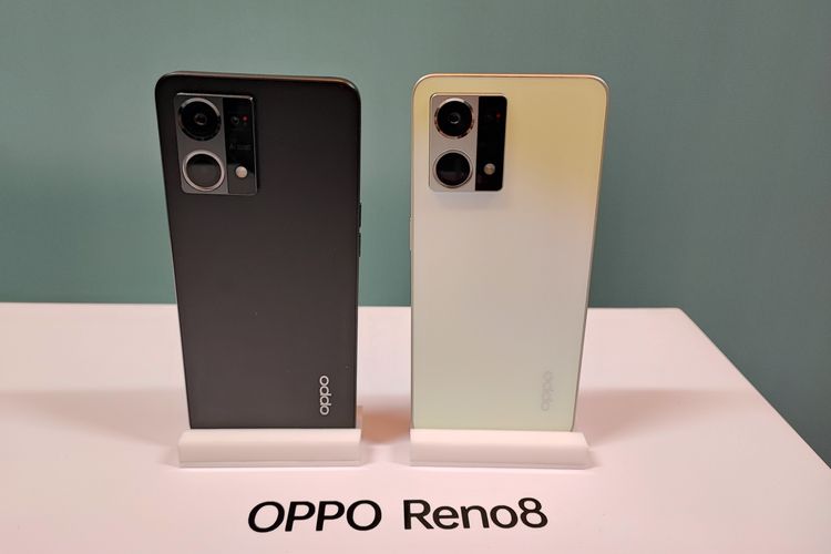 Oppo Reno 8 varian warna Starlight Black (kiri) dan Dawnlight Gold (kanan).