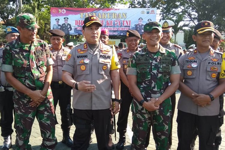 Kapolres Tuban, AKBP Nanang Haryono (empat dari kiri).