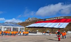 Bentangkan Bendera Merah Putih Raksasa, PT Freeport Indonesia Raih Guinness World Records