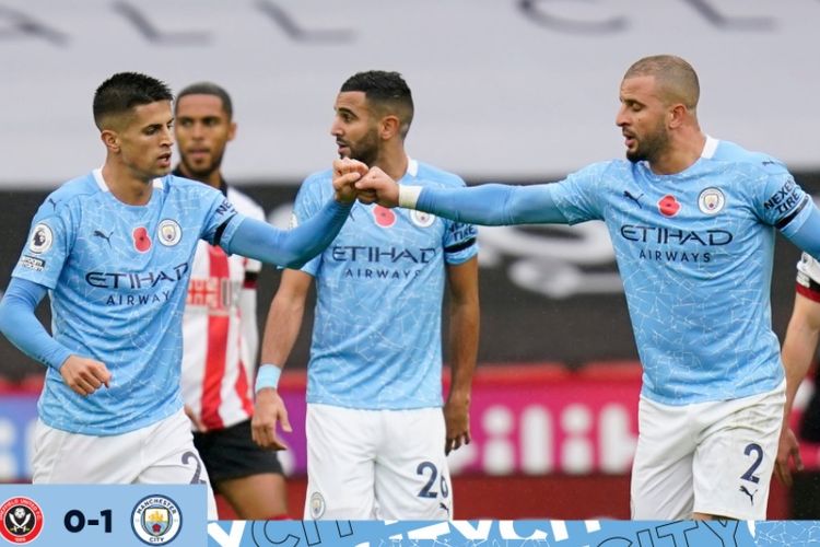 Kapten sekaligus bek Manchester City, Kyle Walker, (paling kanan) merayakan golnya ke gawang Sheffield United, Sabtu (31/10/2020) malam WIB di Bramall Lane.