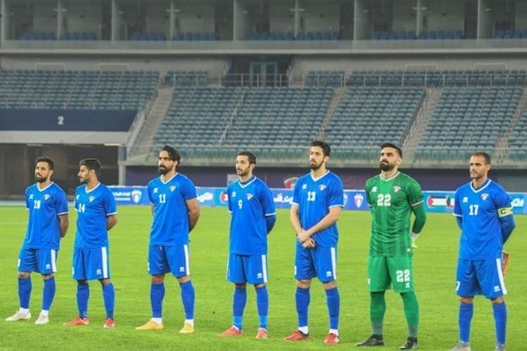 Pemain timnas Kuwait menjelang laga uji coba melawan Palestina di Jaber Al-Ahmad International Stadium pada Januari 2021. Terdekat, timnas Kuwait akan menghadapi Indonesia pada Kualifikasi Piala Asia 2023. Laga timnas Indonesia vs Kuwait dijadwalkan berlangsung pada Rabu (8/6/2022) malam WIB.