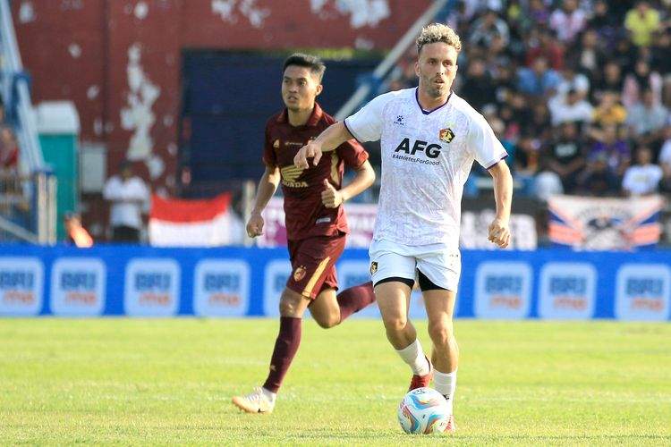 Pemain Persik Kediri Ze Valente saat laga pekan ke-23 Liga 1 2023-2024 melawan PSM Makassar yang berakhir dengan skor 1-1 di Stadion Brawijaya Kediri, Jawa Timur, Senin (18/12/2023) sore.
