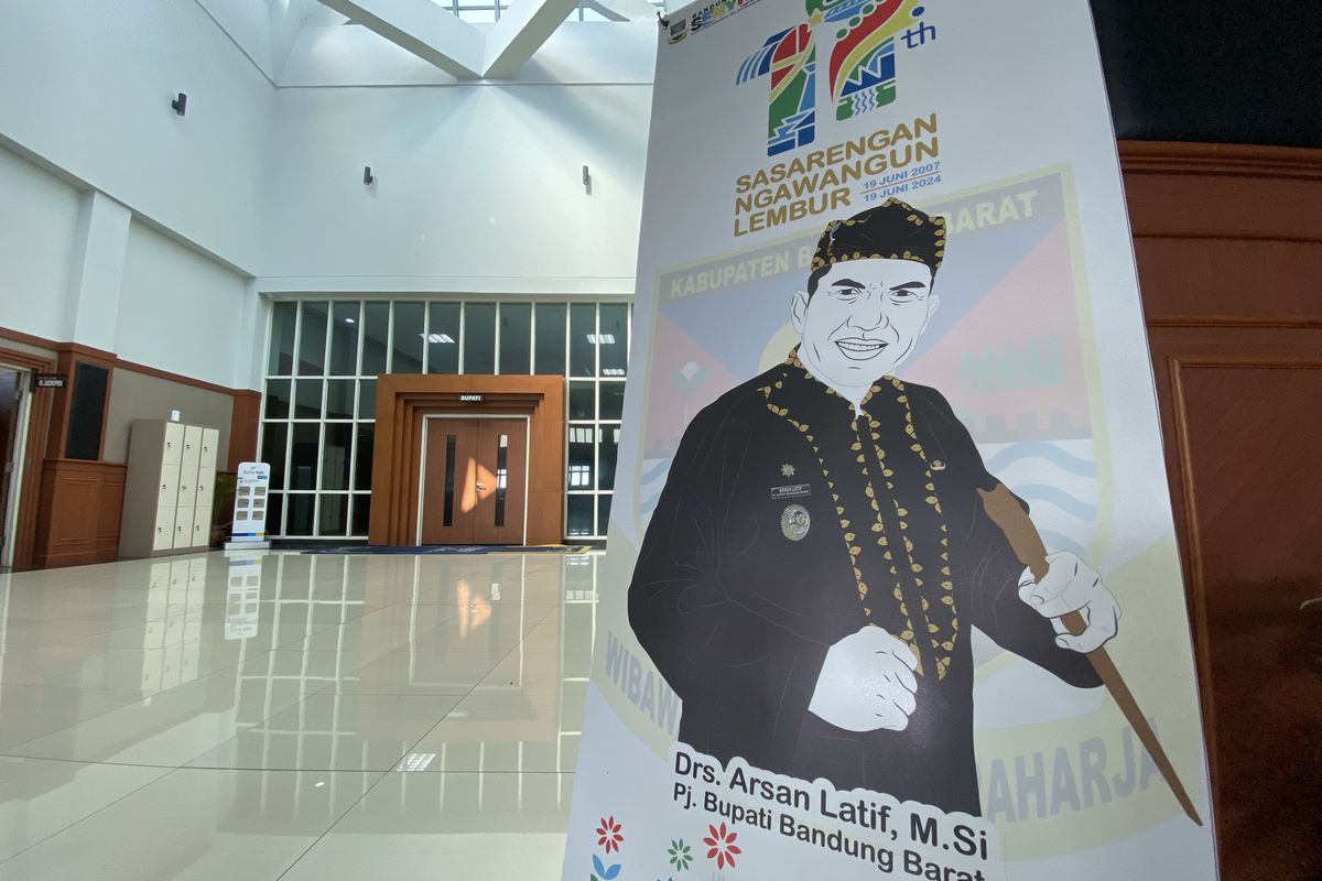 Suasana kantor bupati Bandung Barat usai ditetapkan sebagai tersangka korupsi pembangunan Pasar Cigasong Majalengka, Rabu (5/6/2024).