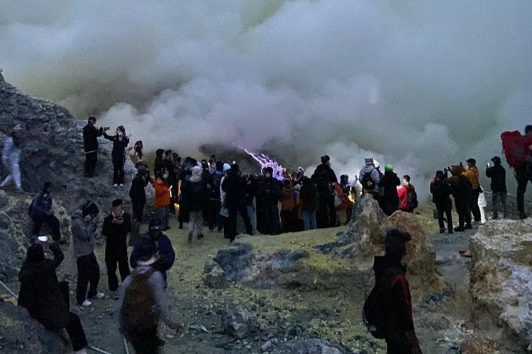 Aktivitas di TWA Kawah Gunung Ijen Banyuwangi 