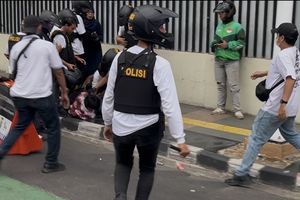 Demo di Sudirman Jakpus Ricuh, Satu Demonstran Sempat Ditangkap Aparat