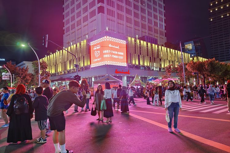 Jalan Sudirman-Thamrin pada malam tahun baru 2024, Minggu (31/12/2023). 