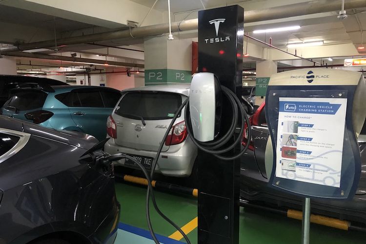 SPKLU Tesla di Mall Pacific Place