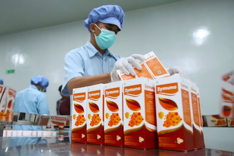 Madu herbal Zymuno menggabungkan madu hutan dengan berbagai ekstrak herbal sebagai suplemen pendamping daya tahan tubuh. 