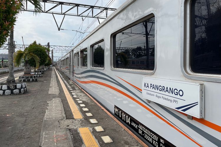 Perjalanan Kereta Api (KA) Pangrango lintas Sukabumi - Bogor (PP) dibatalkan pada Senin (20/6/2022) akibat longsor di KM 38+5 antara Stasiun Cibadak-Parungkuda.