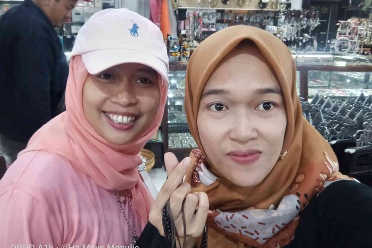 Berfoto bersama sahabat di Malioboro 