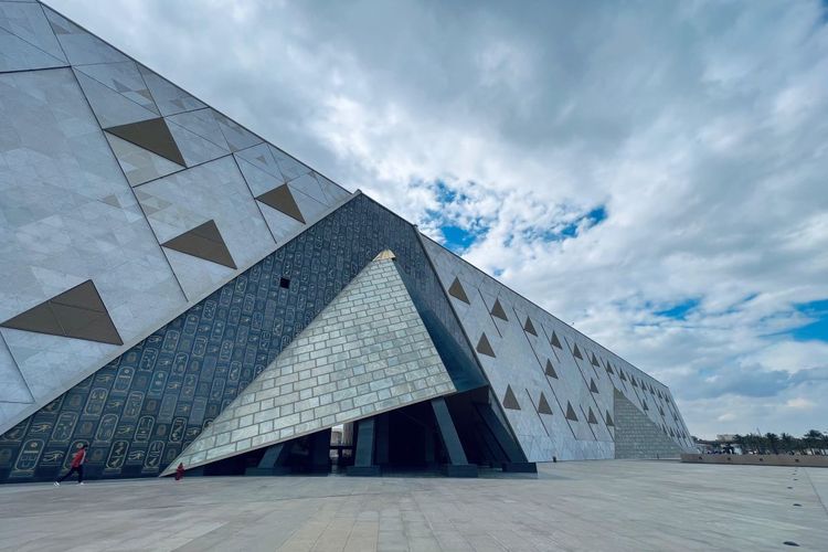 Museum arkeologi bernama Grand Egyptian Museum (GEM) atau Museum Agung Mesir resmi dibuka di Giza.