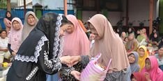 Bupati Brebes Kunjungi 44 Desa dan Bagikan Ribuan Sembako Selama Ramadhan