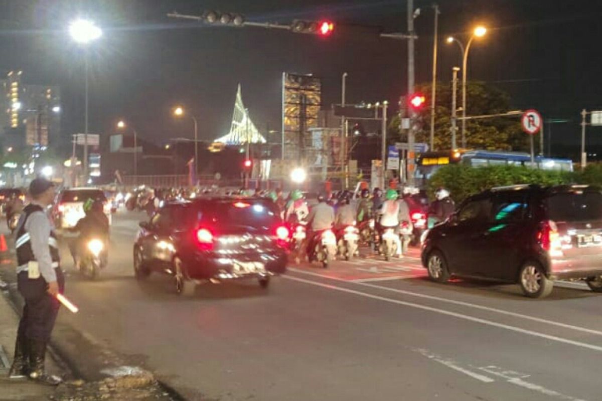 Arus lalu lintas di simpangan Jalan Margonda, Depok, Rabu (10/4/2019).