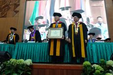 Enggartiasto Lukita Raih Doktor Honoris Causa dari UPI Bandung  