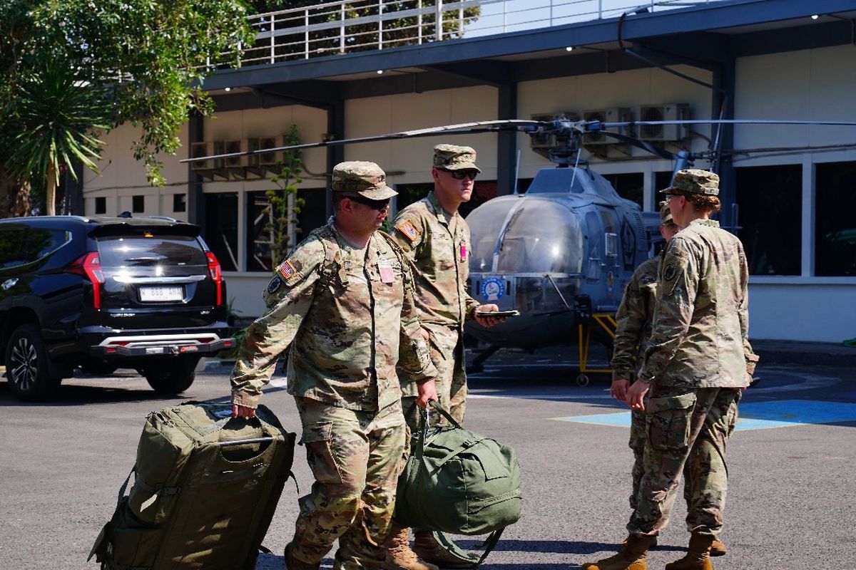 Amerika Serikat (AS) mengerahkan ratusan prajuritnya dalam latihan bersama Super Garuda Shield 2023. Pada sorti pertama, 238 prajurit Angkatan Darat AS yang dibawa menggunakan pesawat Atlas Air tiba di Pangkalan Udara TNI AL (Lanudal), Juanda, Surabaya, Jumat (25/8/2023). Kemudian pada Senin (28/8/2023), sorti kedua datang di Lanudal Juanda. Mereka adalah 447 personel dari berbagai kesatuan di bawah Komando Indo Pasifik Amerika (USINDOPACOM) dan pasukan Rotasional Marinir Amerika (MRF-D).