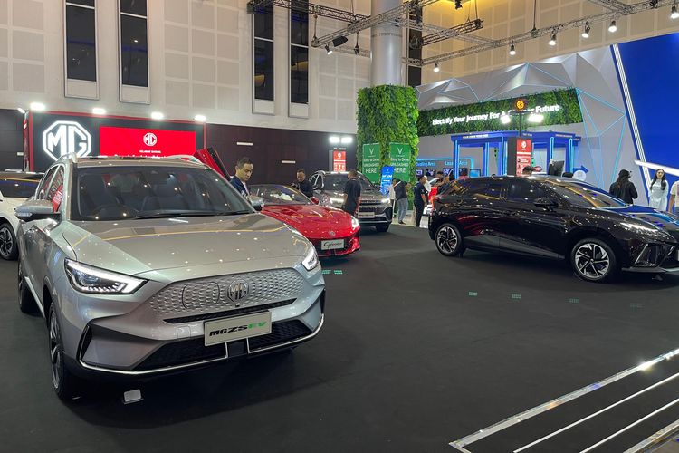 MG menempati booth H, seluas 253 m² di Grand City Convex Surabaya dan menampilkan total 5 unit kendaraan dari segmen elektrifikasi dan hybrid unggulan, yang menjadi representasi kekuatan MG dalam inovasi teknologi dan desain futuristik.