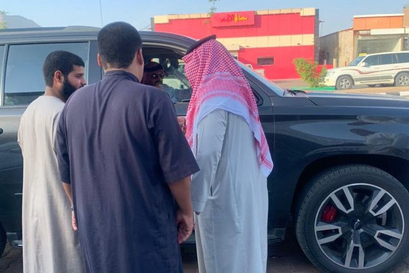 Lihat Mobil Rakyatnya Mogok di Jalan, Pangeran Arab Saudi Belikan Mobil Baru