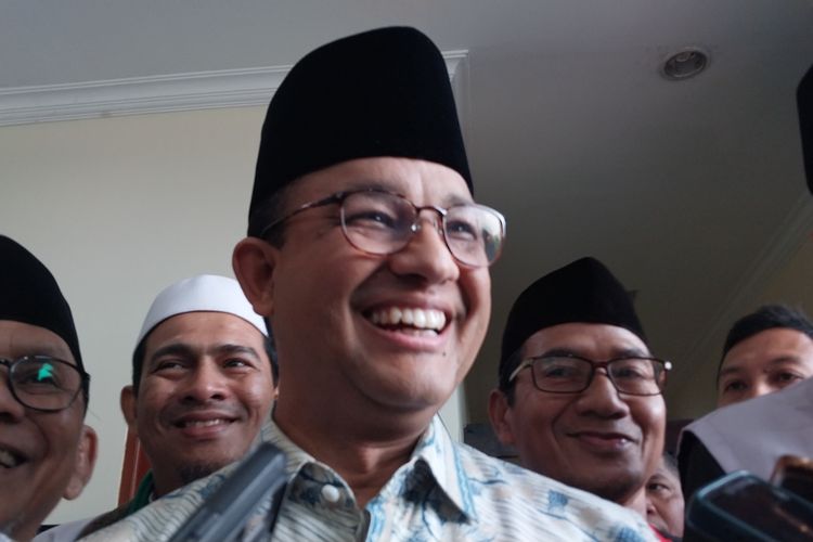 Anies Baswedan, Bacapres dari Koalisi Perubahan untuk Persatuan ketika disambangi wartawan seusai acara launching Forum Bersama Indonesia (FBI) di Hotel Mega Anggrek, Jakarta Barat, Jumat (15/9/2023).