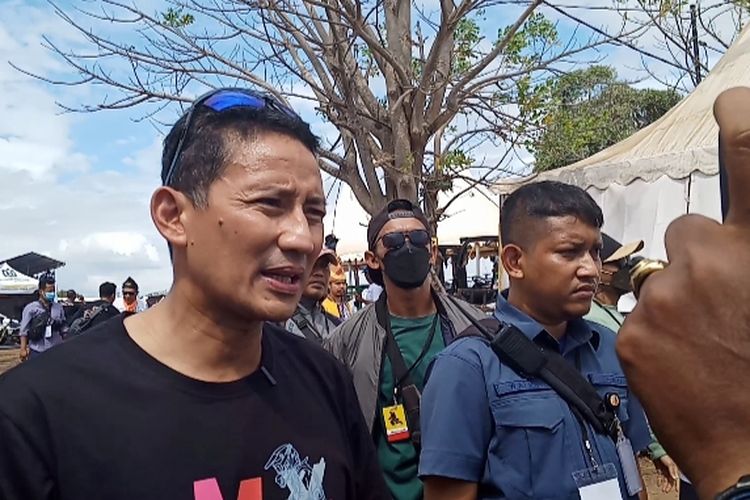 Menteri parakref Sandiaga Salahuddin Uno di Sirkuit MXGP Samota 