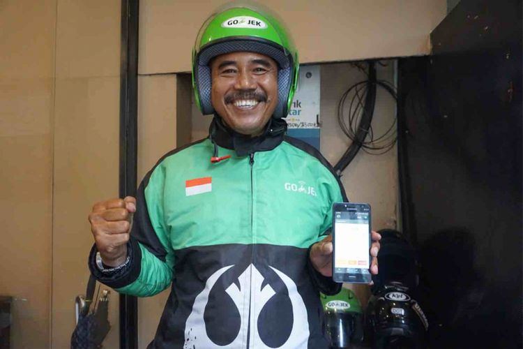 Driver 001 merupakan julukan kepada Mulyono yang merupakan salah satu driver Go-Jek pertama yang beroperasi saat pertama kali perusahaan aplikasi itu muncul di Indonesia pada 2010, Selasa (8/1/2019).
