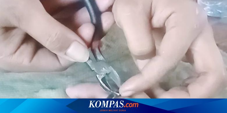Ibu di Situbondo Bawa Anak ke Damkar untuk Lepas Cincin