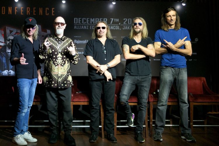 Dari kiri ke kanan Glenn Tipton (gitaris), Rob Halford (vocalis), Richie Faulkner (gitaris) dan Scott Travis (drummer) yang tergabung dalam grup band Judas Priest dalam jumpa pers di Hard Rock Cafe, SCBD, Jakarta Selatan, Kamis (6/12/2018).