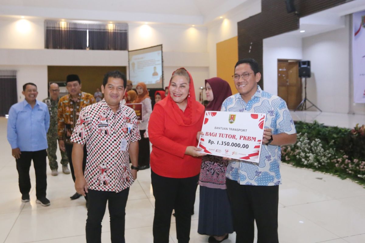 Wali Kota Semarang Hevearita Gunaryanti Rahayu saat menghadiri kegiatan Festival Belajar.id dan penyerahan Hibah Sekolah Swasta Gratis di Gedung Dewa Ruci Pedurungan Semarang, Jumat (27/10/2023).