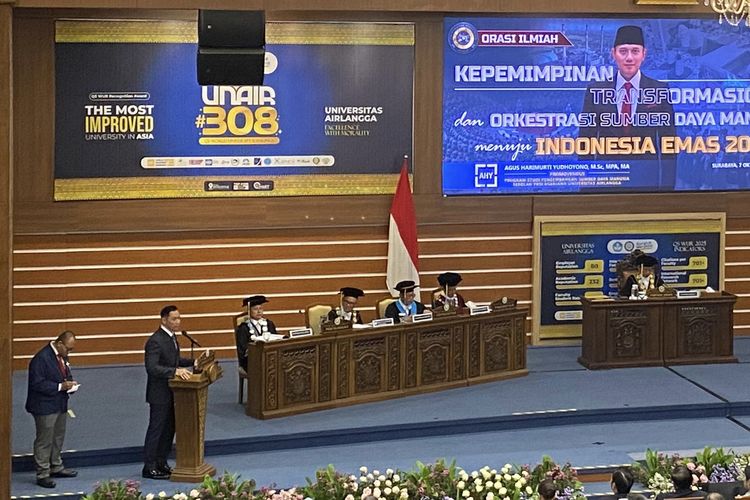 Menteri ATR/BPN, Agus Harimurti Yudhoyono (AHY), saat orasi Ujian Doktoral Terbuka, Kampus C Unair, Senin (7/10/2024).