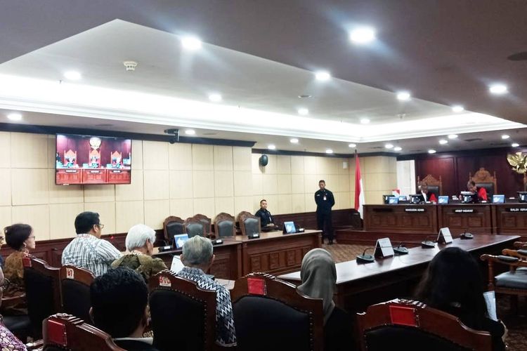 Sidang perdana uji materi UU KPK yang dimohonkan Agus Rahardjo dkk di Gedung MK, Jakarta Pusat, Senin (9/12/2019).