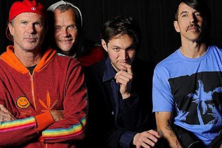 Para personel Red Hot Chili Peppes: (dari kiri ke kanan) drummer Chad Smith, pemain bas Flea, gitaris Josh Klinghoffer, dan vokalis Anthony Kiedis.