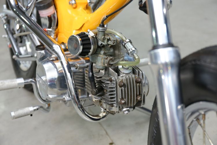 Motor custom Honda Grand bergaya choppy cub garapan Spring Legacy Garage