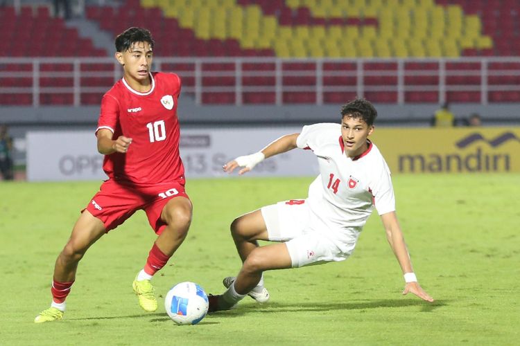 Aksi pemain Timnas U20 Indonesia, Welber Jardim, pada laga Challenge Series 2025 kontra Yordania di Stadion Glora Delta Sidoarjo pada Jumat (24/1/2025).