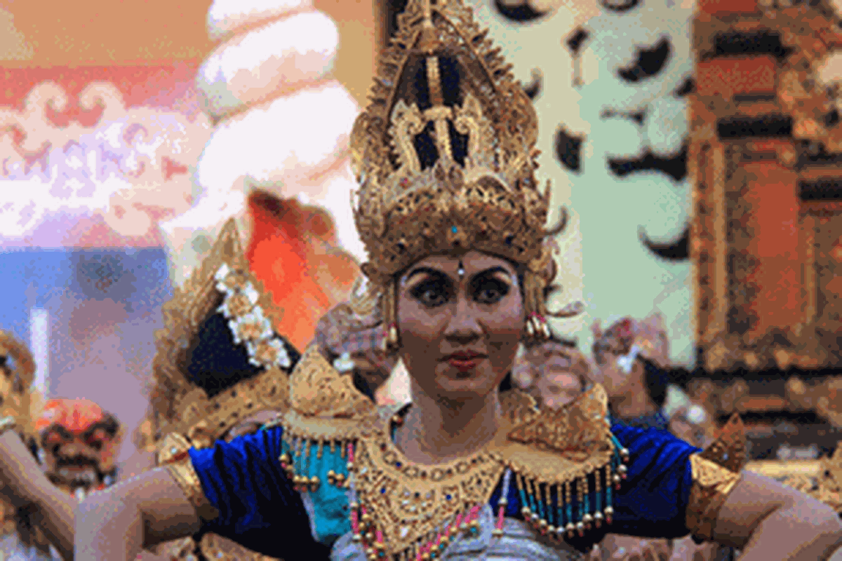 Parade peserta Nusa Dua Fiesta 2012 di Nusa Dua, Bali, Jumat (2/11/2012).