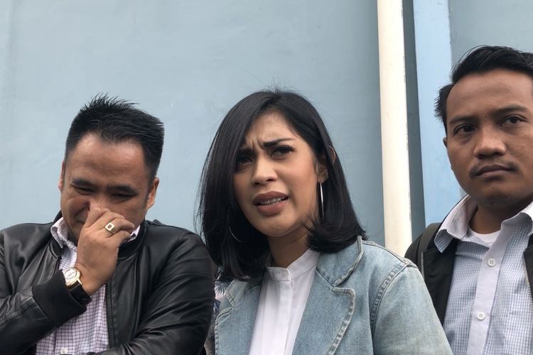 Karen Ido dan Tim Kuasa Hukum saat ditemui di kawasan Tendean, Jakarta Selatan, Kamis (28/11/2019). 