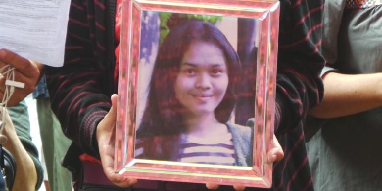 Ade Sara Angelina Suroto (19), mahasiswa yang dibunuh mantan kekasihnya Ahmad Imam Al Hafitd (19). Mayat Ade dibuang di tol JORR ruas Bekasi, kilometer 41, Jawa Barat.  Ahmad dibantu Assyifa Ramadhani (19), kekasih barunya.
