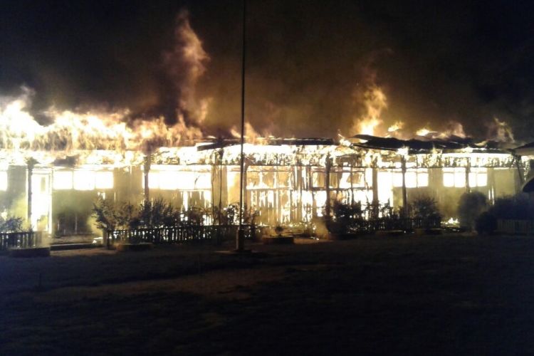 4 ruang kelas belajar dan 1 gudang SD 003 Seimenggaris terbakar pada Kamis dini hari. Kebakaran diduga dari hubungan arus pendek listrik.  