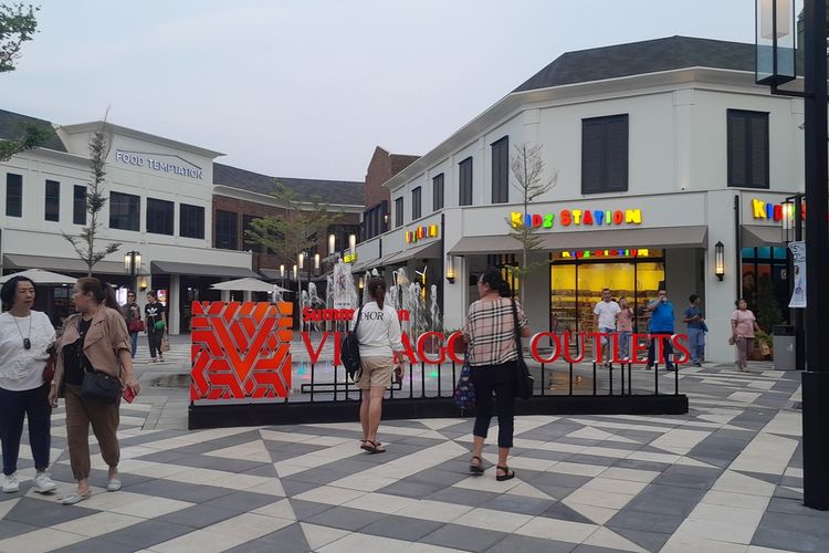 Villaggio Outlets, outlet barang mewah di Karawang, Jawa Barat, Selasa (31/10/2023).