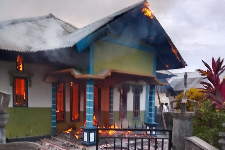 Bentrok Kelompok Pemuda di Maluku Tenggara: 1 Tewas, 7 Luka-luka, 3 Rumah Hangus Terbakar