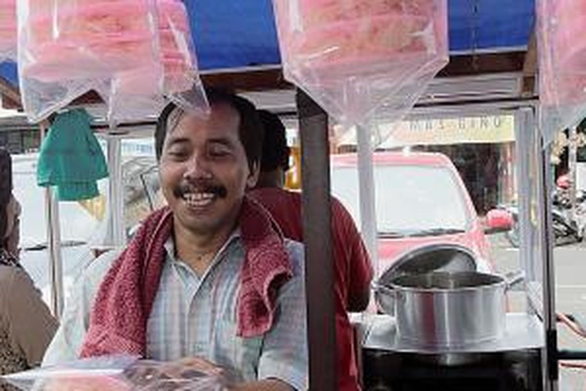 Deretan gerobak pedagang makanan di Pasar Lama, Tangerang.