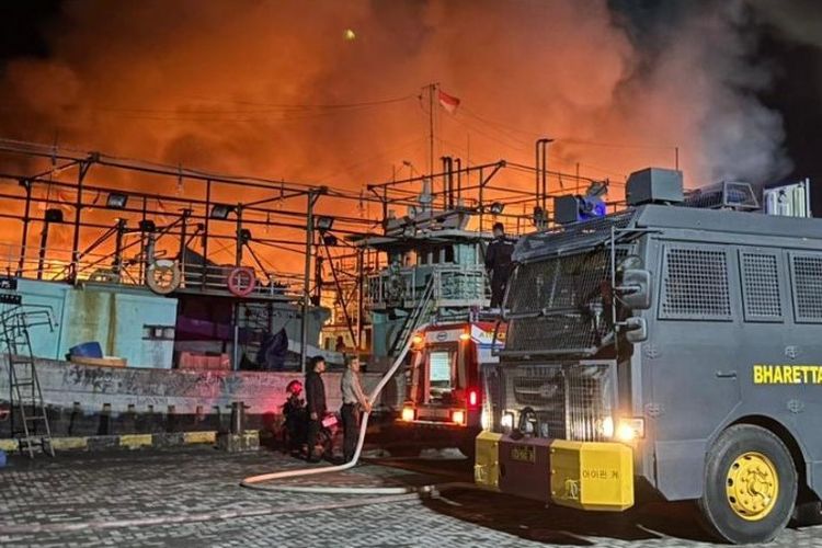 Sudah Sepekan, Penyebab Kebakaran 24 Kapal di Tegal Belum Diketahui